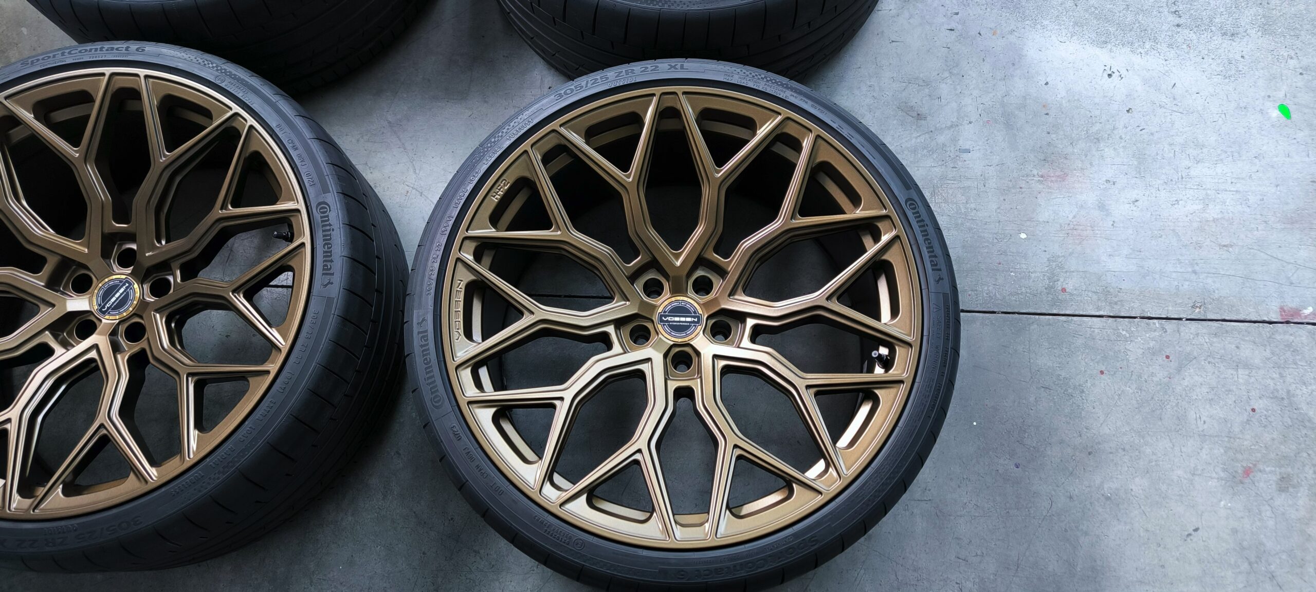 Detailbild einer aufbereiteten Felge mit sauberer Oberfläche