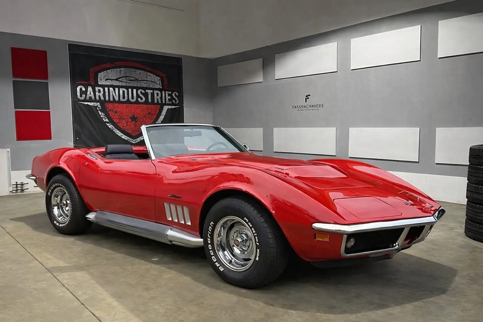 Rote Chevrolet Corvette C3 Cabrio nach mehrstufiger Aufbereitung und kompletter Versiegelung bei CarIndustries