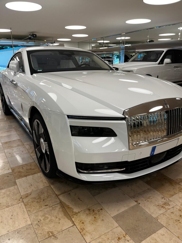 Rolls-Royce Phantom als Beispiel für hochwertige Fahrzeugpflege und Werterhalt