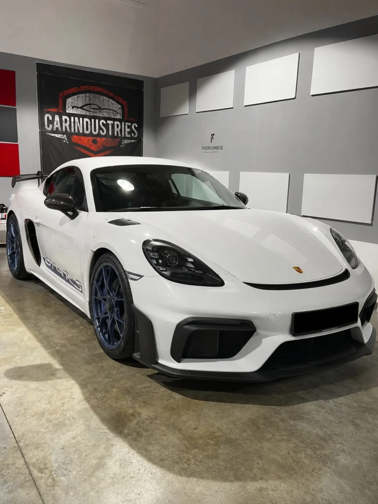 Porsche 718 Cayman GT4 RS aus Darmstadt Detailansicht nach Keramikschutz bei CarIndustries