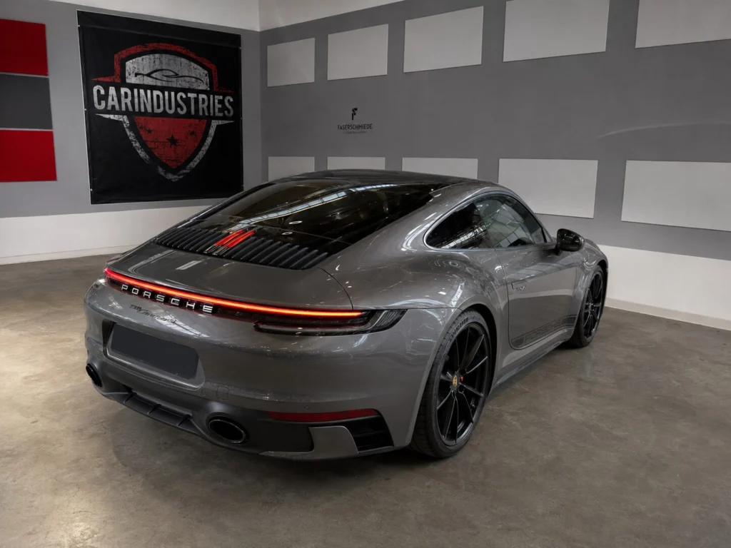 Porsche 911 Carrera Coupé aus Bensheim nach Keramikversiegelung bei CarIndustries