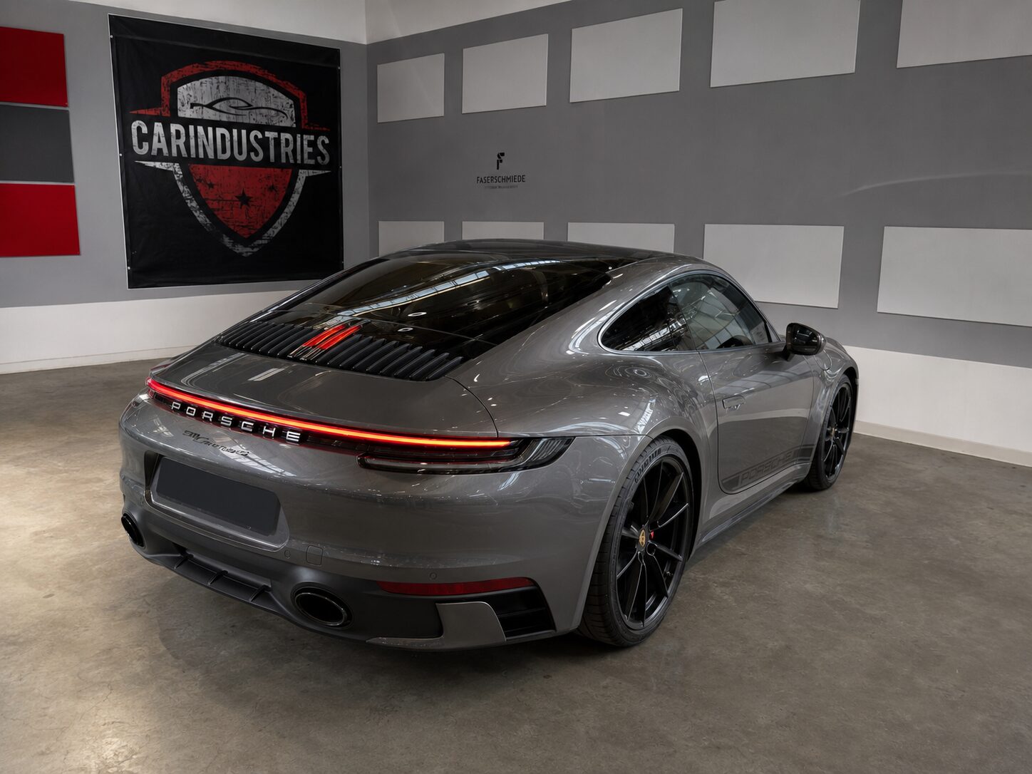 Porsche 911 Carrera Coupé aus Bensheim nach Keramikversiegelung bei CarIndustries