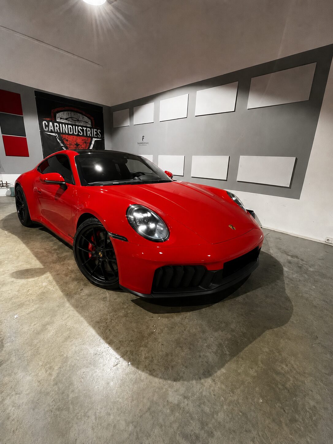 Porsche 911 Carrera GTS rot aus Darmstadt bei CarIndustries Keramikversiegelung